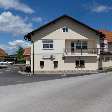 Guesthouse & Apartments Pri Stani Zerovnica Buitenkant foto